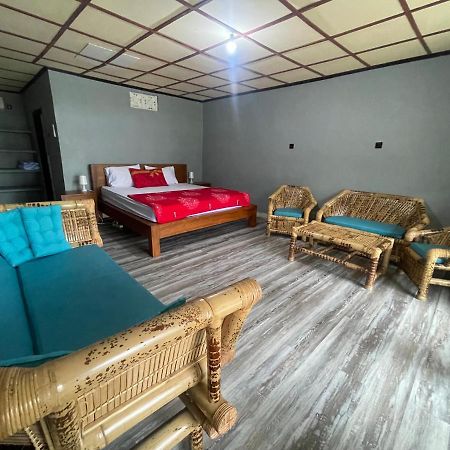 Supersuck Hotel Maluk Extérieur photo