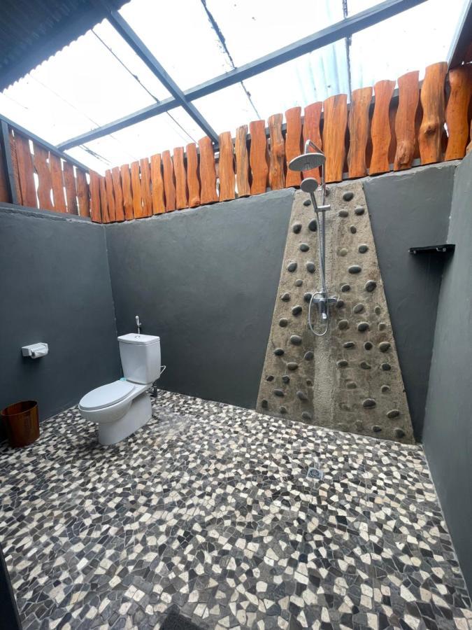 Supersuck Hotel Maluk Extérieur photo