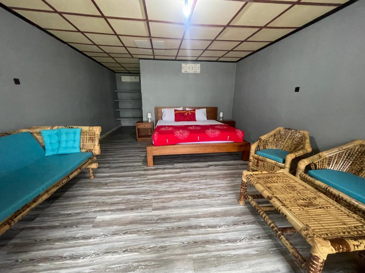 Supersuck Hotel Maluk Extérieur photo