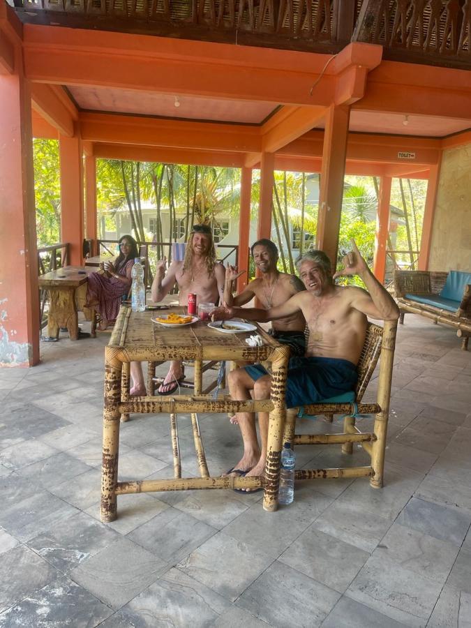 Supersuck Hotel Maluk Extérieur photo